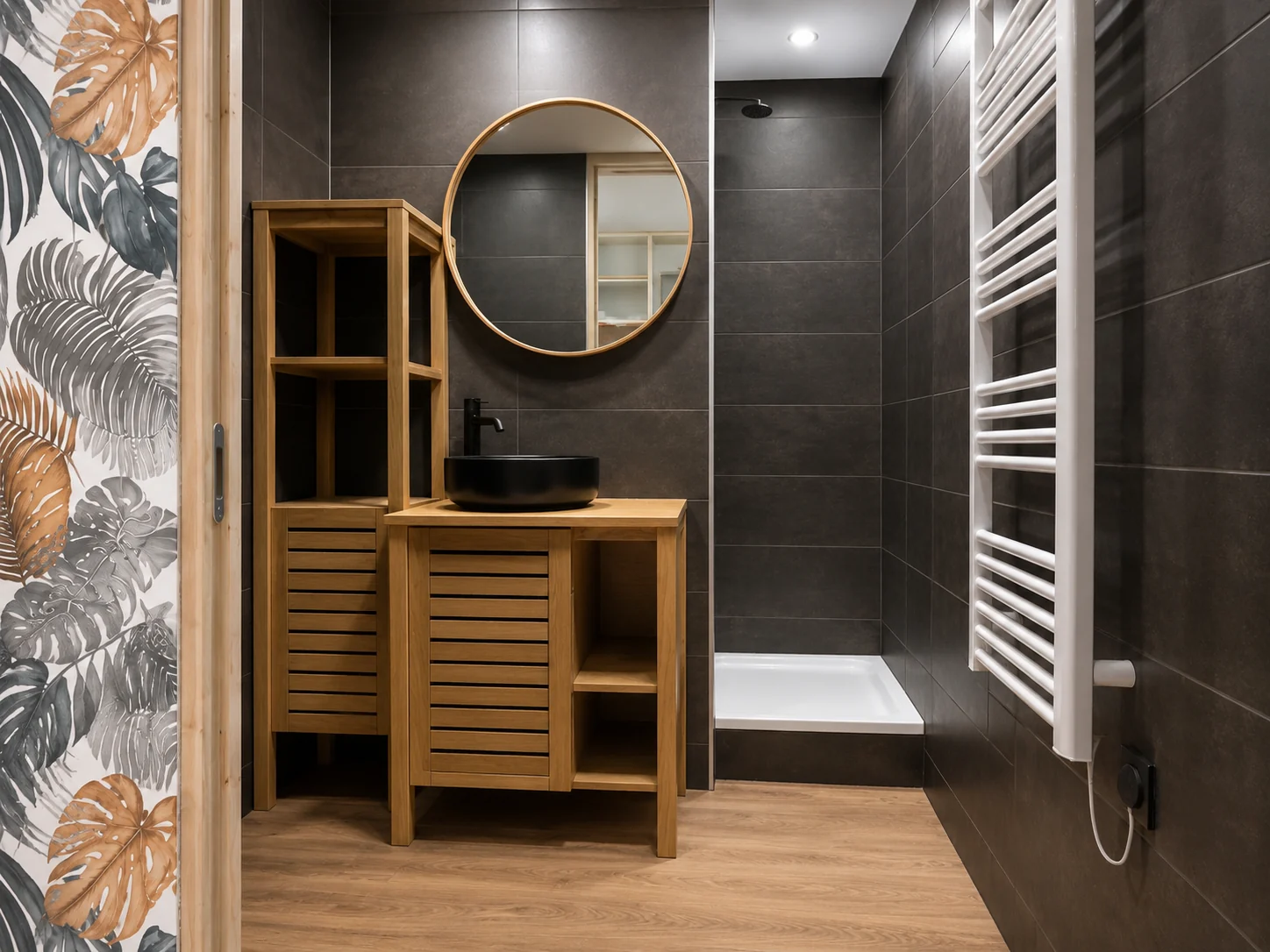 Meuble vasque bois et carrelage sombre